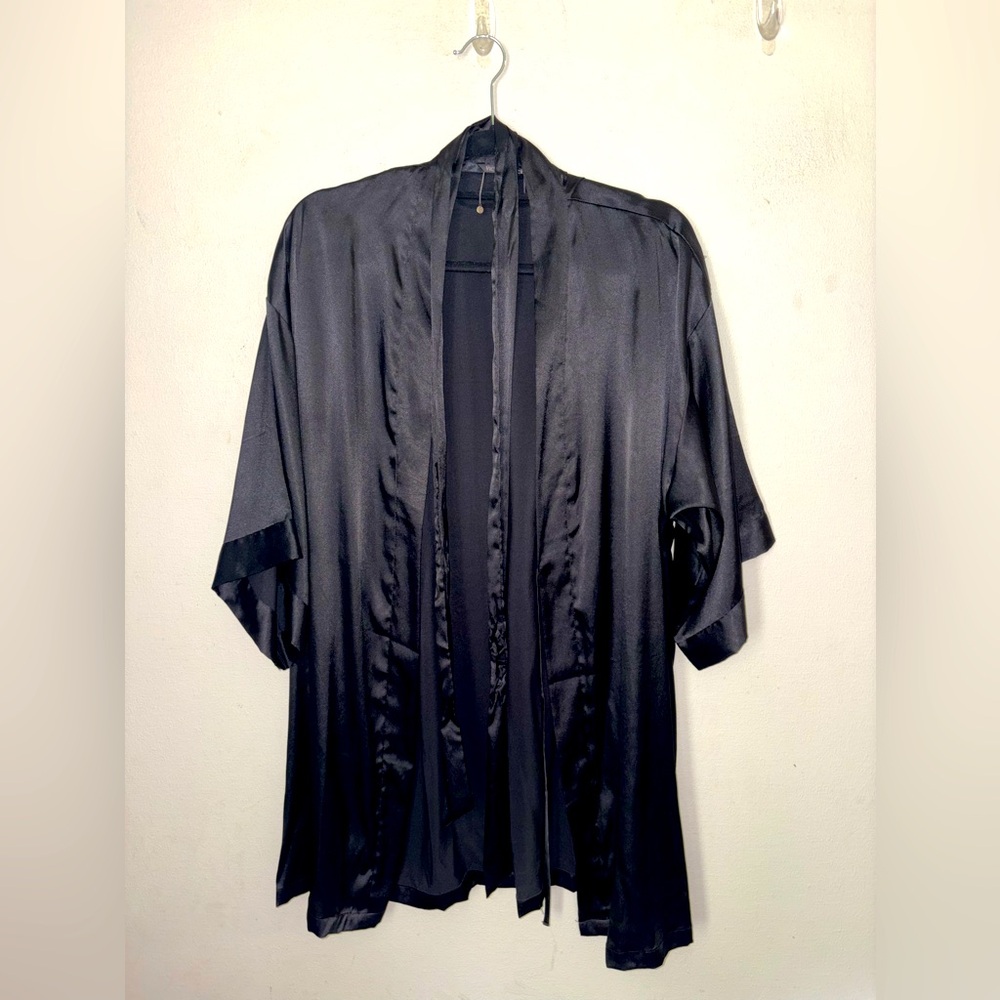 Victorias Secret Elegant Black Satin Robe Size - Medium/Large With Belt